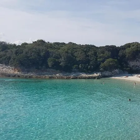 Air-conditioned 6 Persons Two Bathrooms 500 M Sea Near Porto Vecchio Zonza
